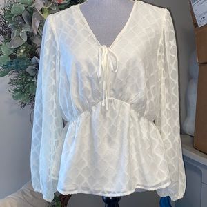 Elizabeth and James Feminine Utility white dahlia off white peplum top medium